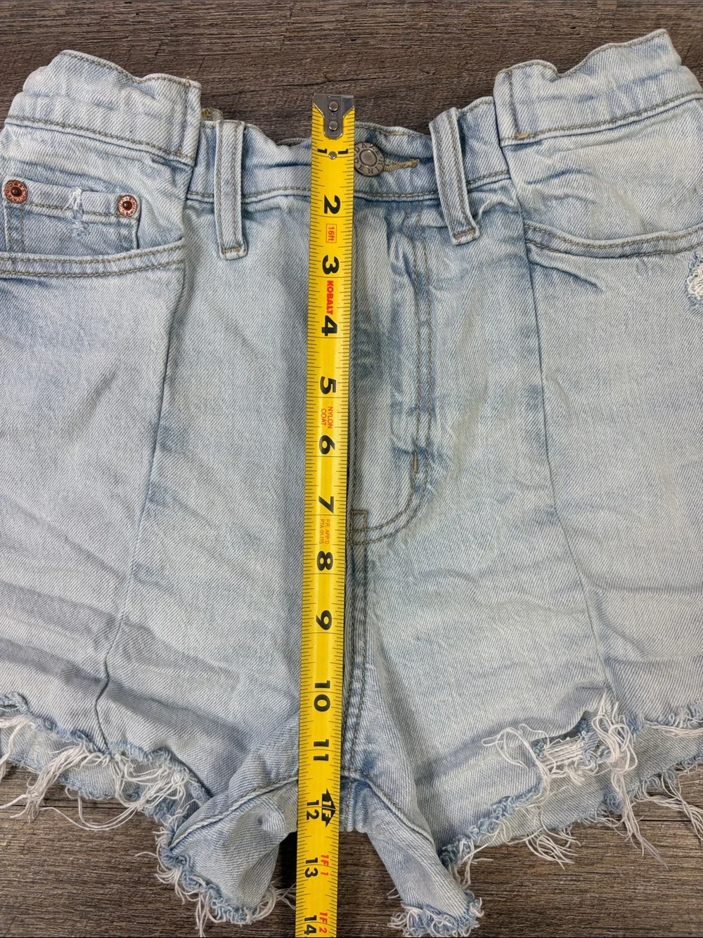 DAZE Tough Love High Rise Distressed Denim Shorts Light Wash Size 26